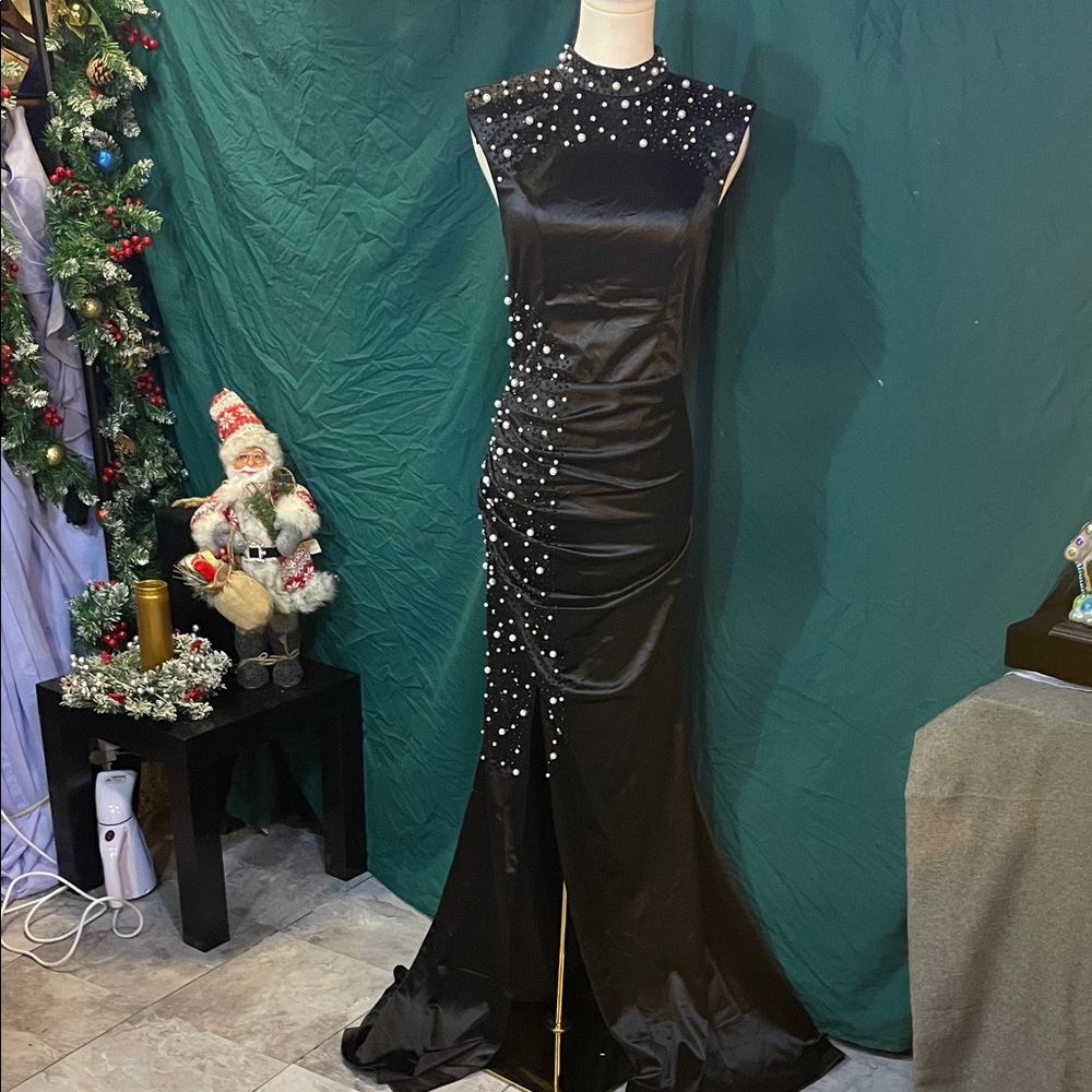 Sophisticated Black Pearl-Adorned Maxi Dress